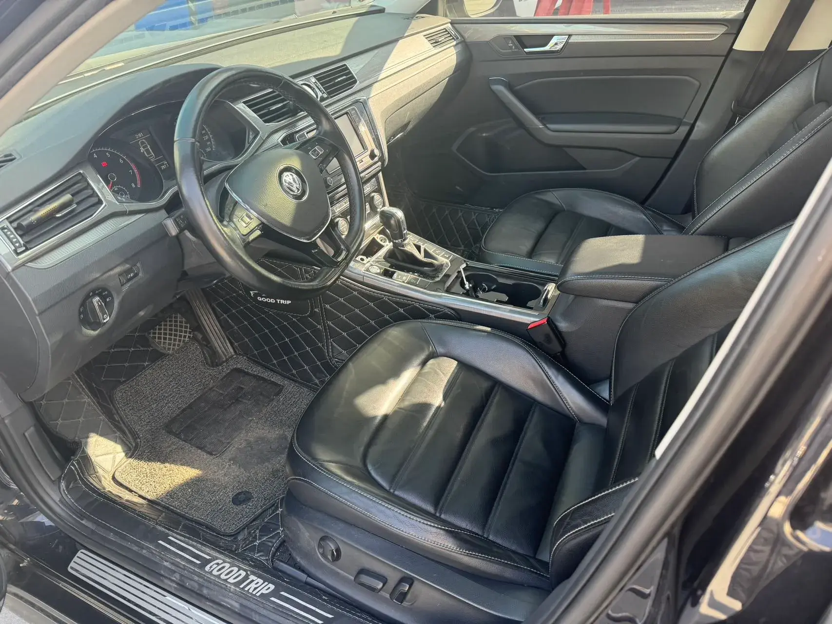 2017 VOLKSWAGEN PASSAT thumbnail 2