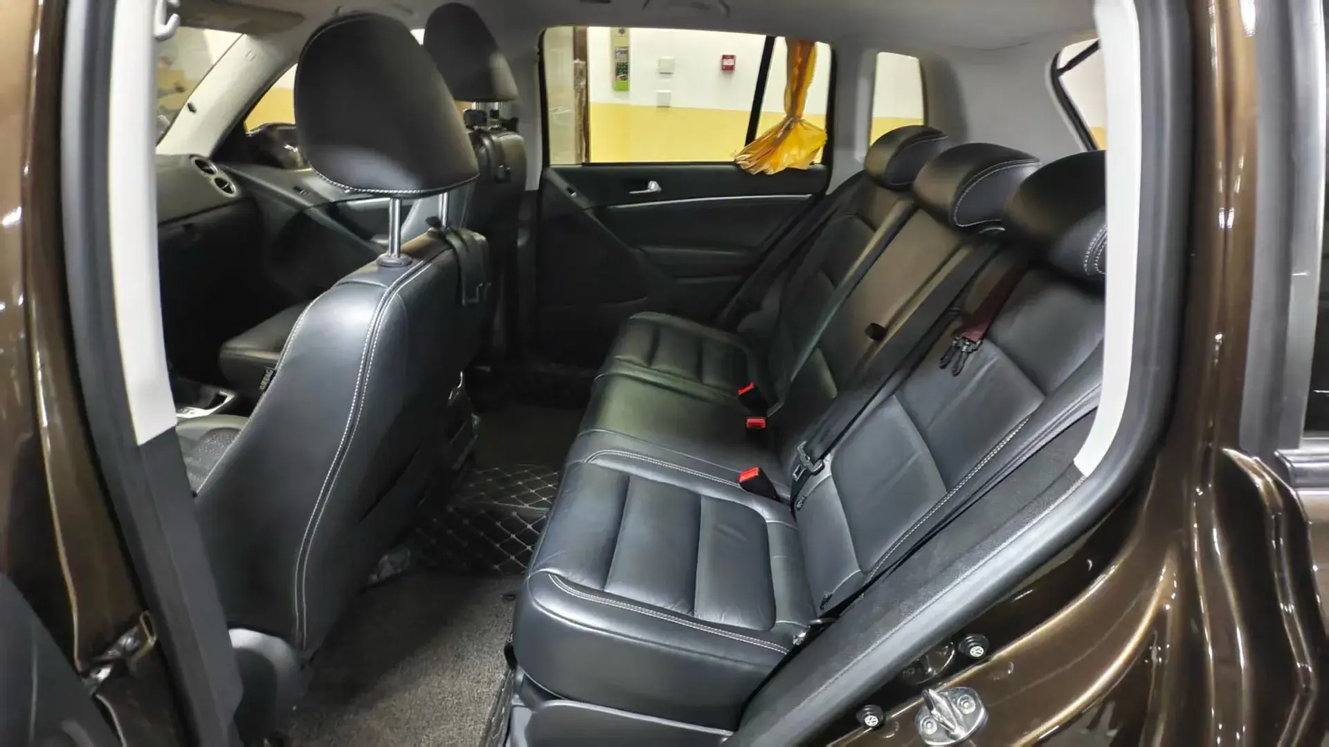 2017 VOLKSWAGEN TIGUAN thumbnail 3