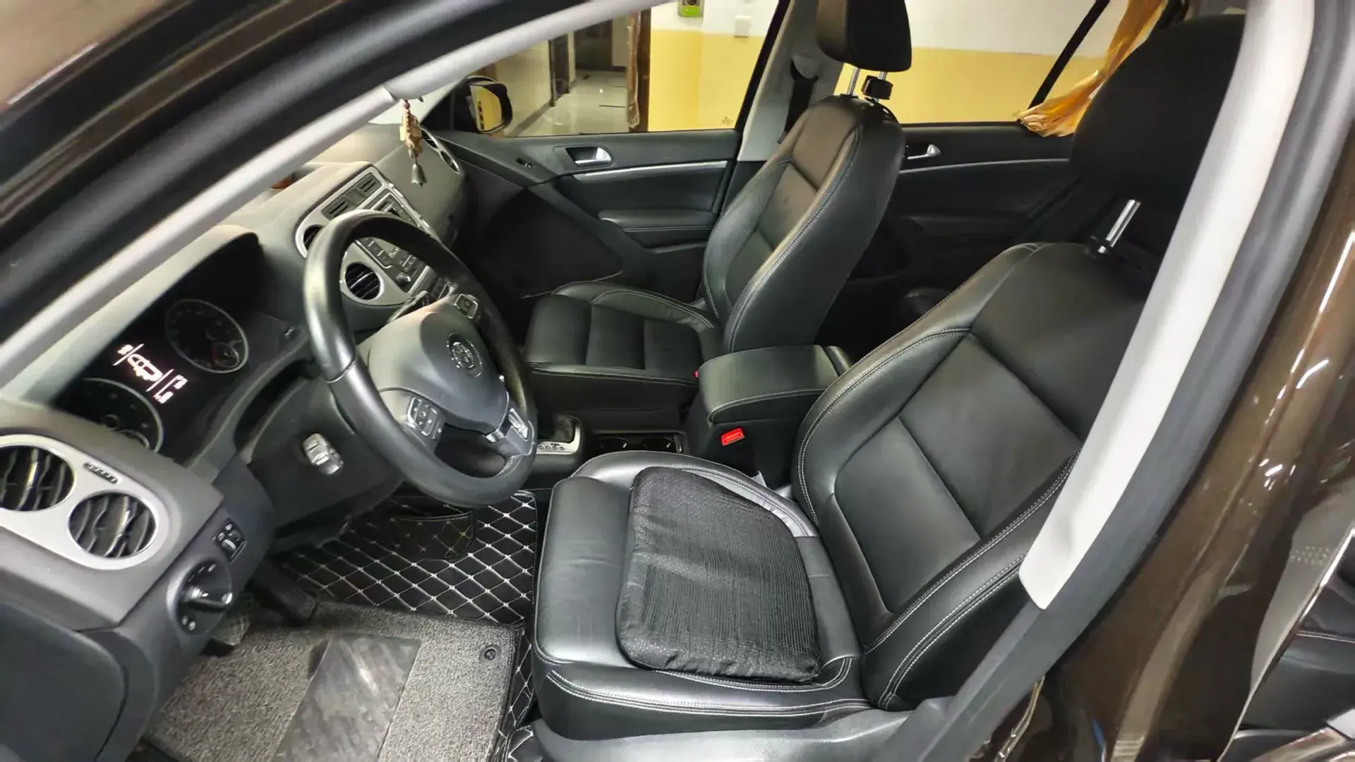 2017 VOLKSWAGEN TIGUAN thumbnail 2