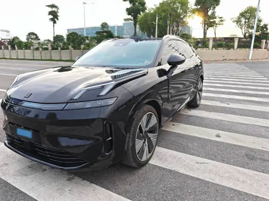 2025 LYNK&CO 08 EM-P 1.5T 163HP L4 3DHT PHEV 39.6/39.8KWH