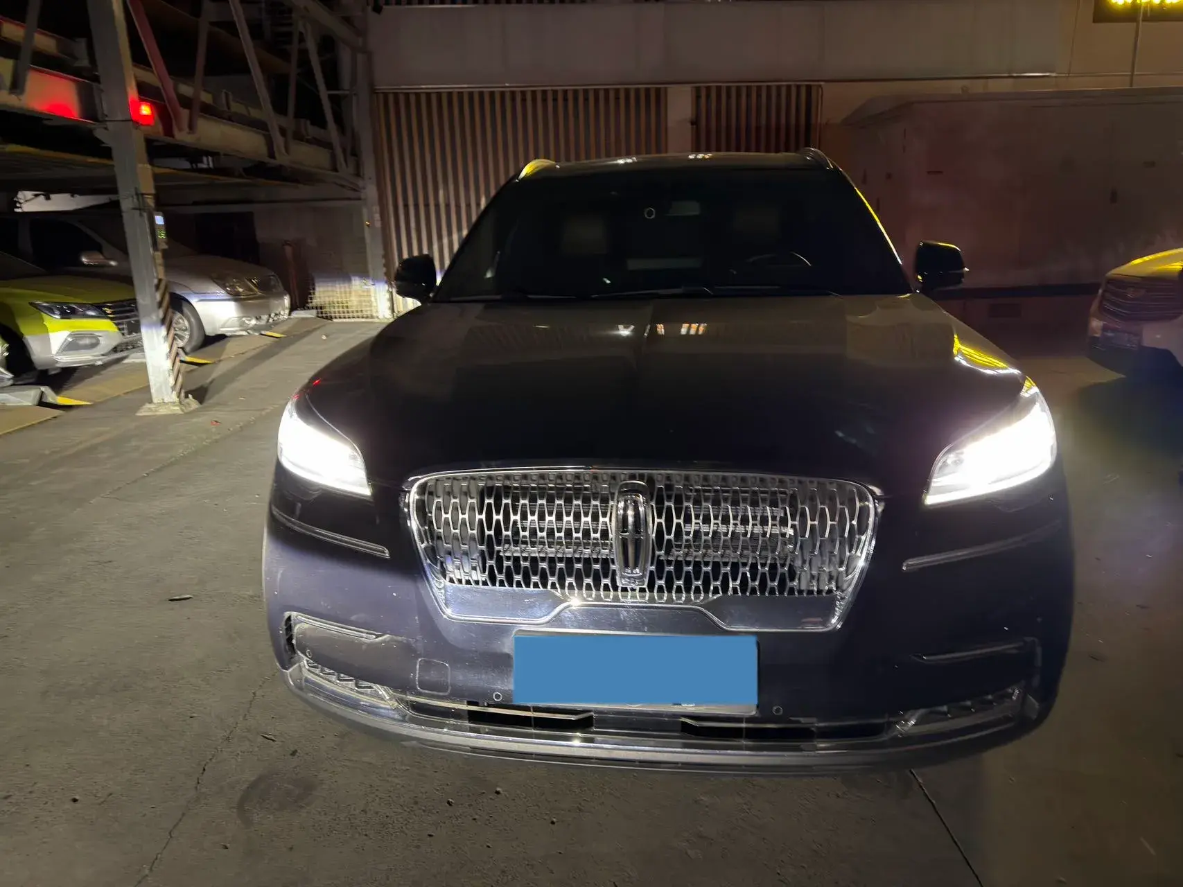 2023 LINCOLN AVIATOR thumbnail 2