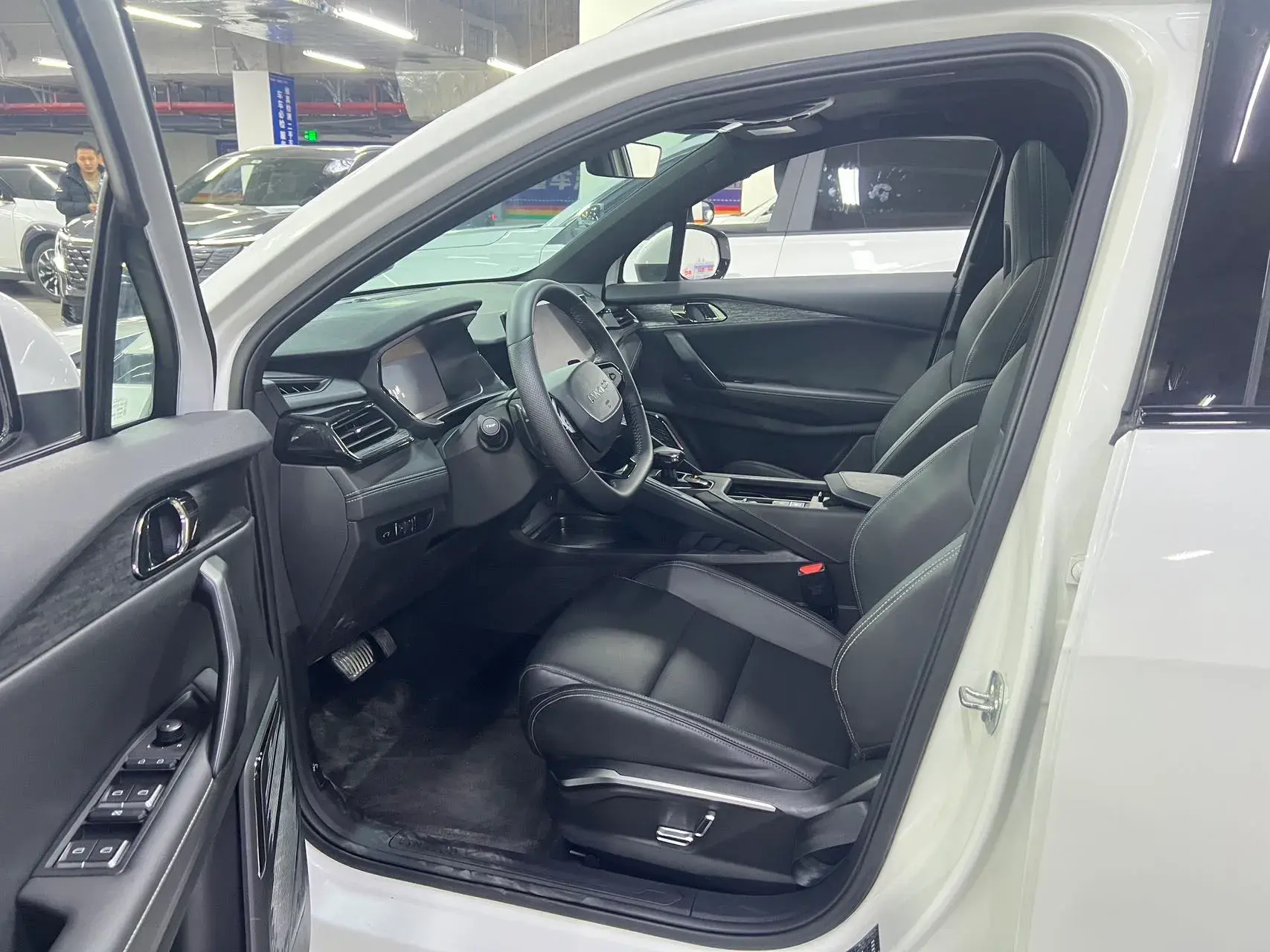 2023 LYNK&CO 06 thumbnail 4