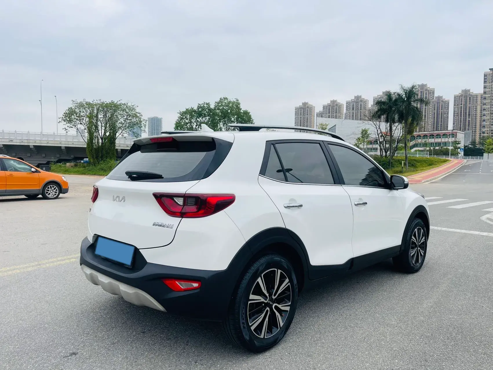 2021 KIA KX1 thumbnail 4