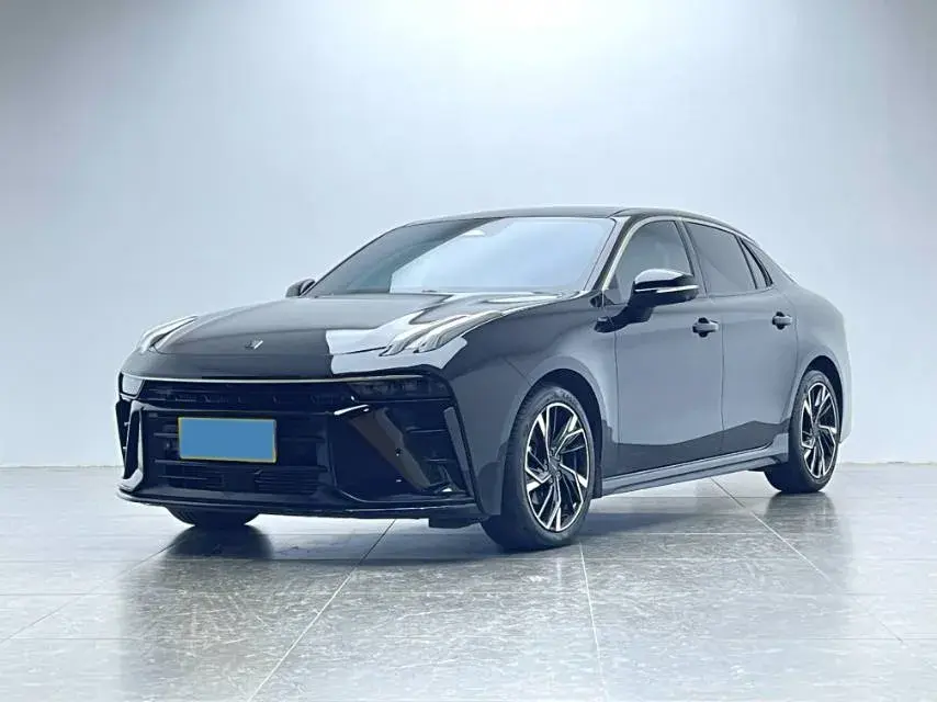 2025 LYNK&CO 03 view 1