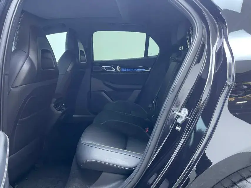 2025 LYNK&CO 03 thumbnail 4