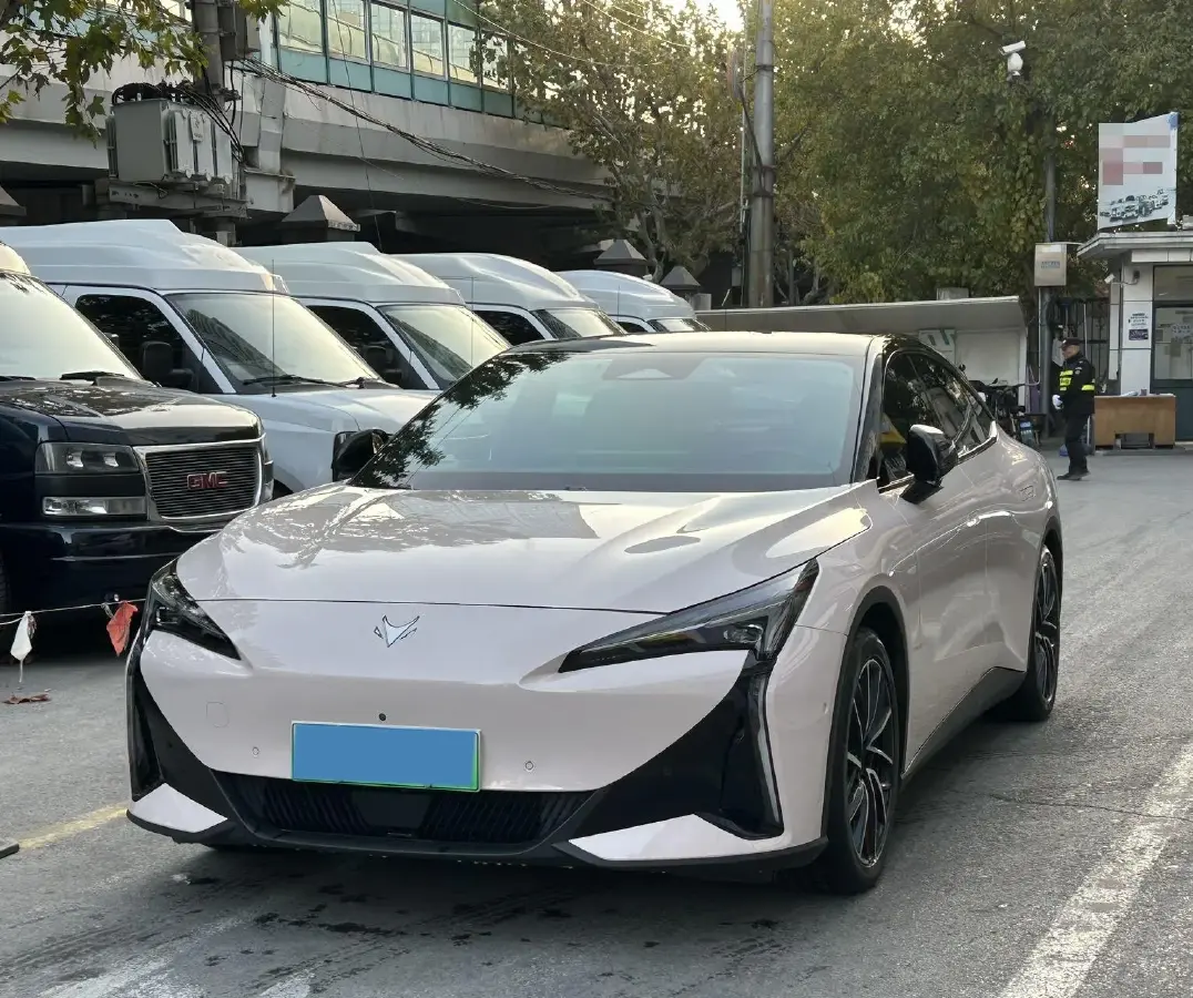 2025 ARCFOX αS5 BEV