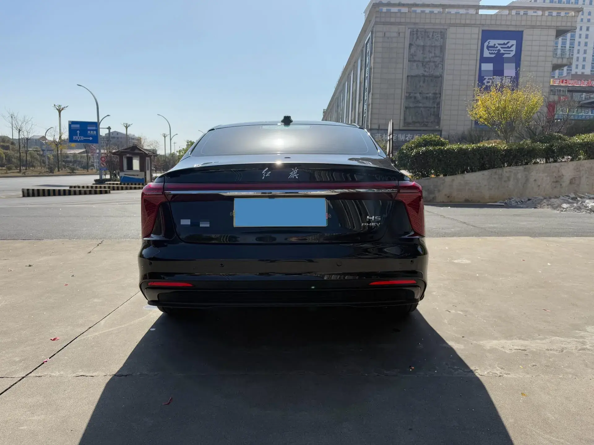 2025 HONGQI H5 thumbnail 3