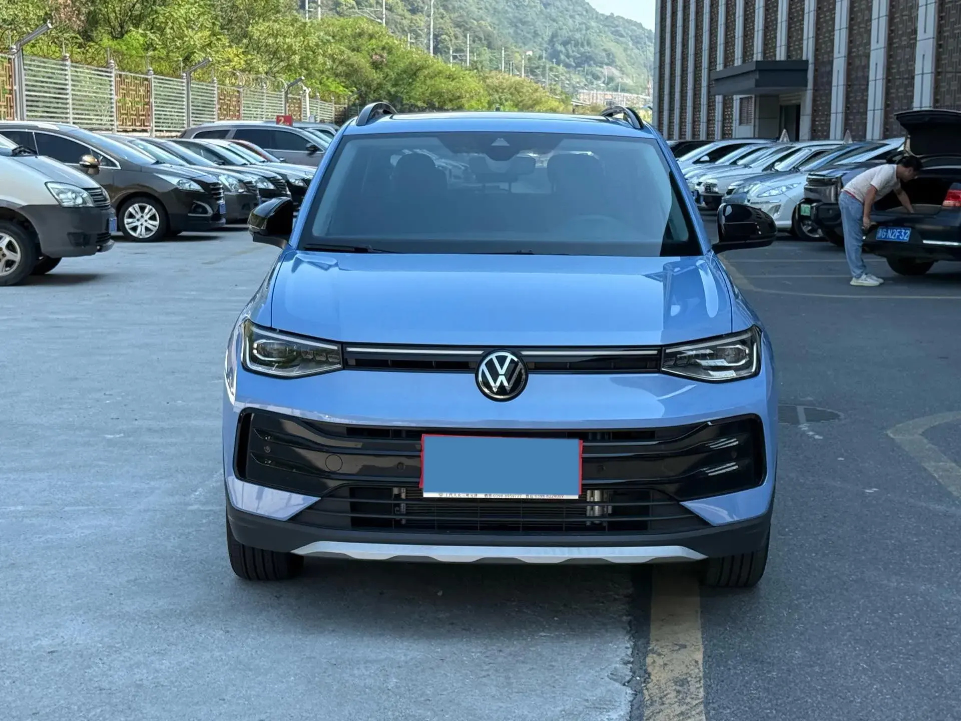 2025 VOLKSWAGEN THARU thumbnail 2