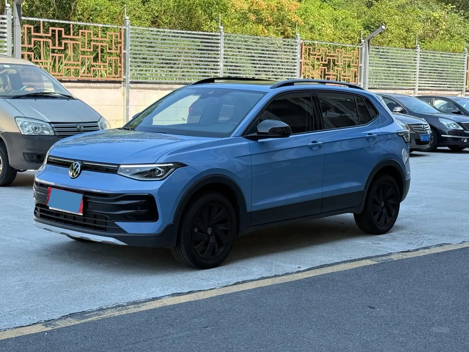 2025 VOLKSWAGEN THARU view 1