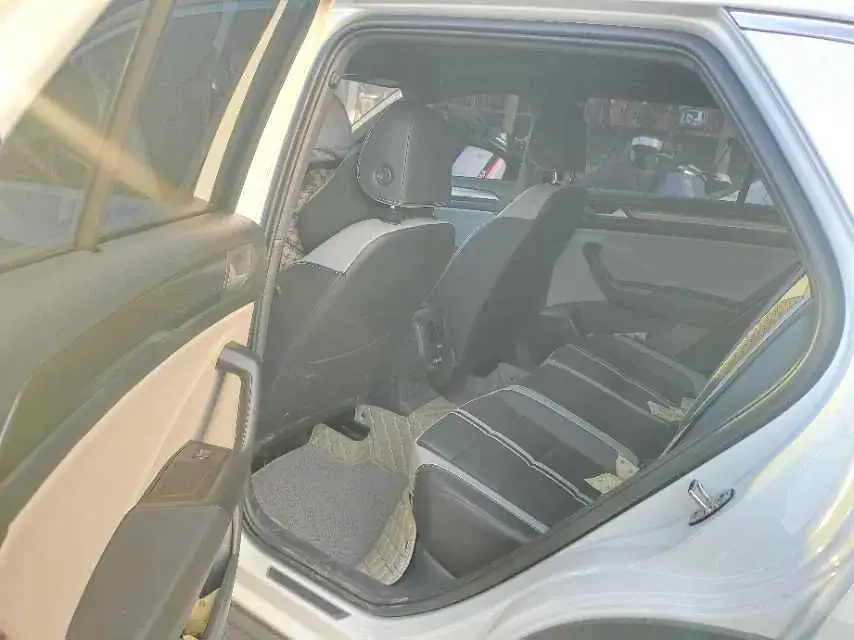 2025 VOLKSWAGEN T-ROC thumbnail 2