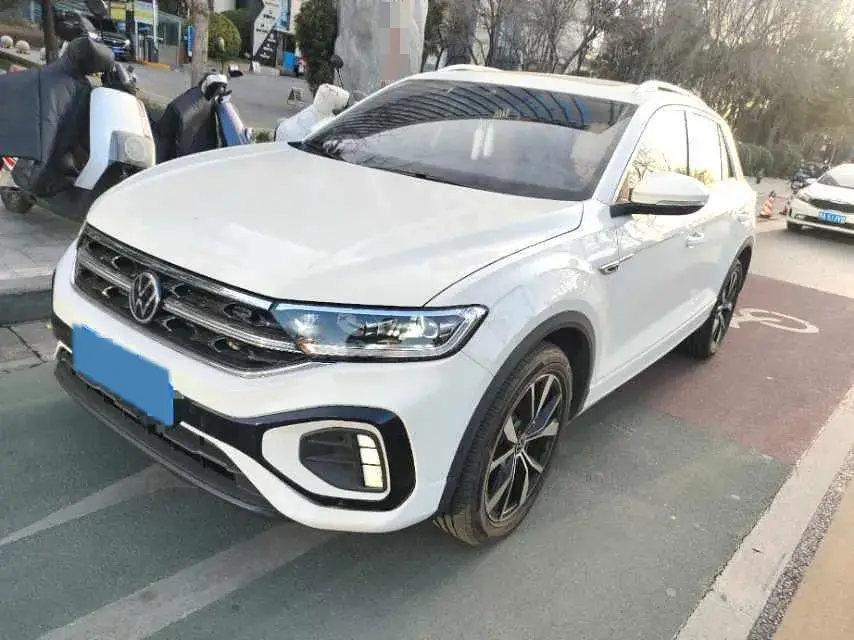 2025 VOLKSWAGEN T-ROC view 1