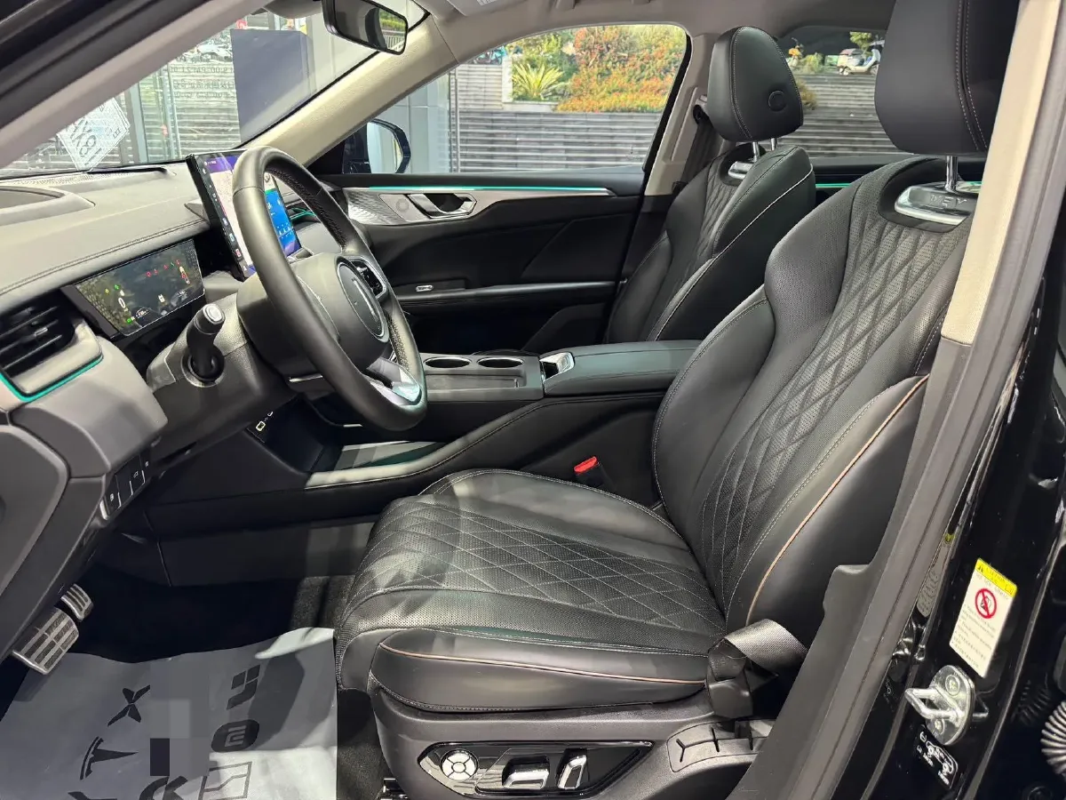 2023 WEY Mocha 1.5T 156HP L4 2DHT PHEV 34KWH,autocango,china used car exporter,china ev exporter,chinese used car exporter,chinese used ev exporter