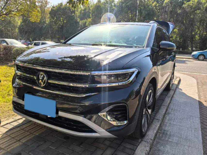 2022 VOLKSWAGEN TALAGON view 1