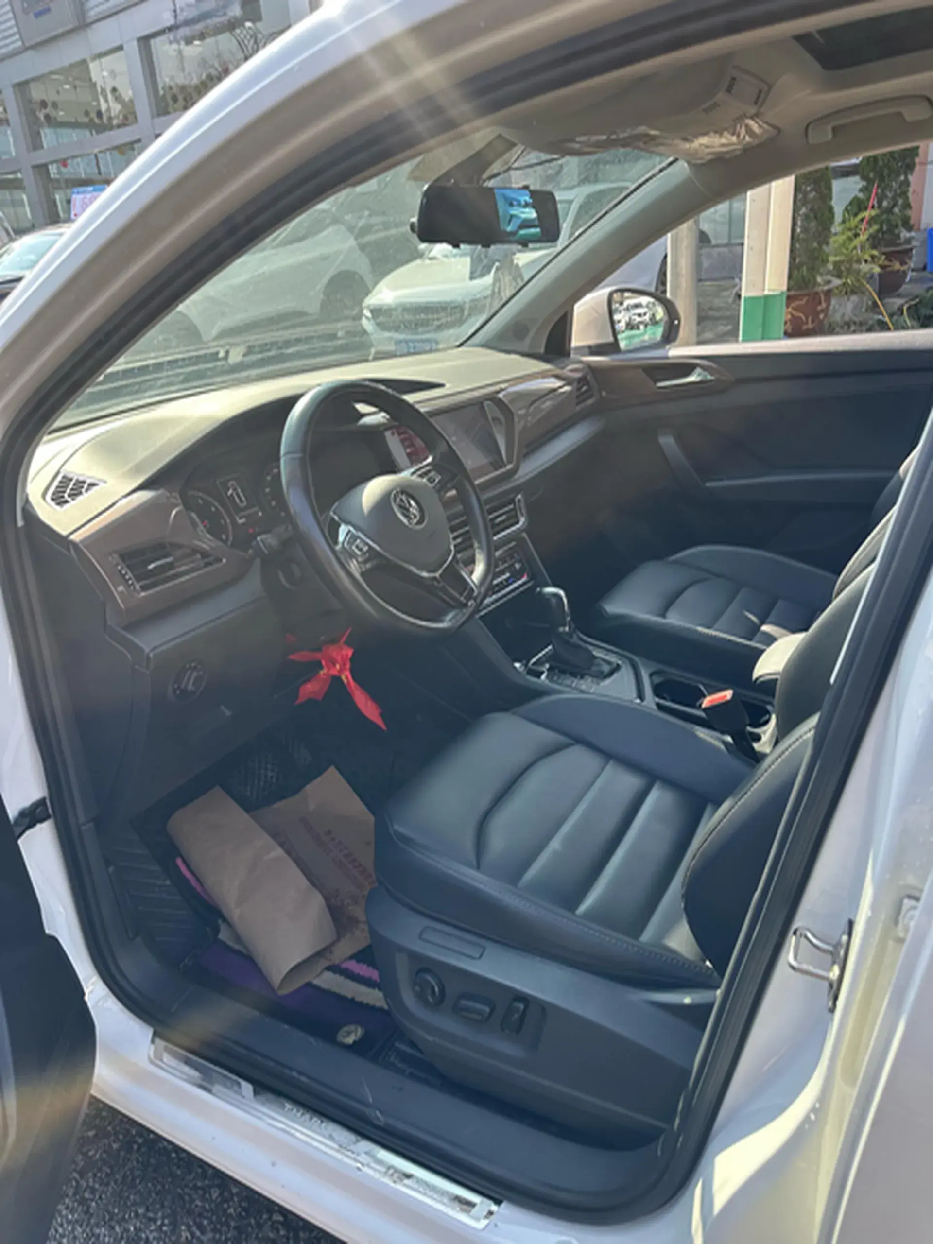 2021 VOLKSWAGEN THARU thumbnail 4