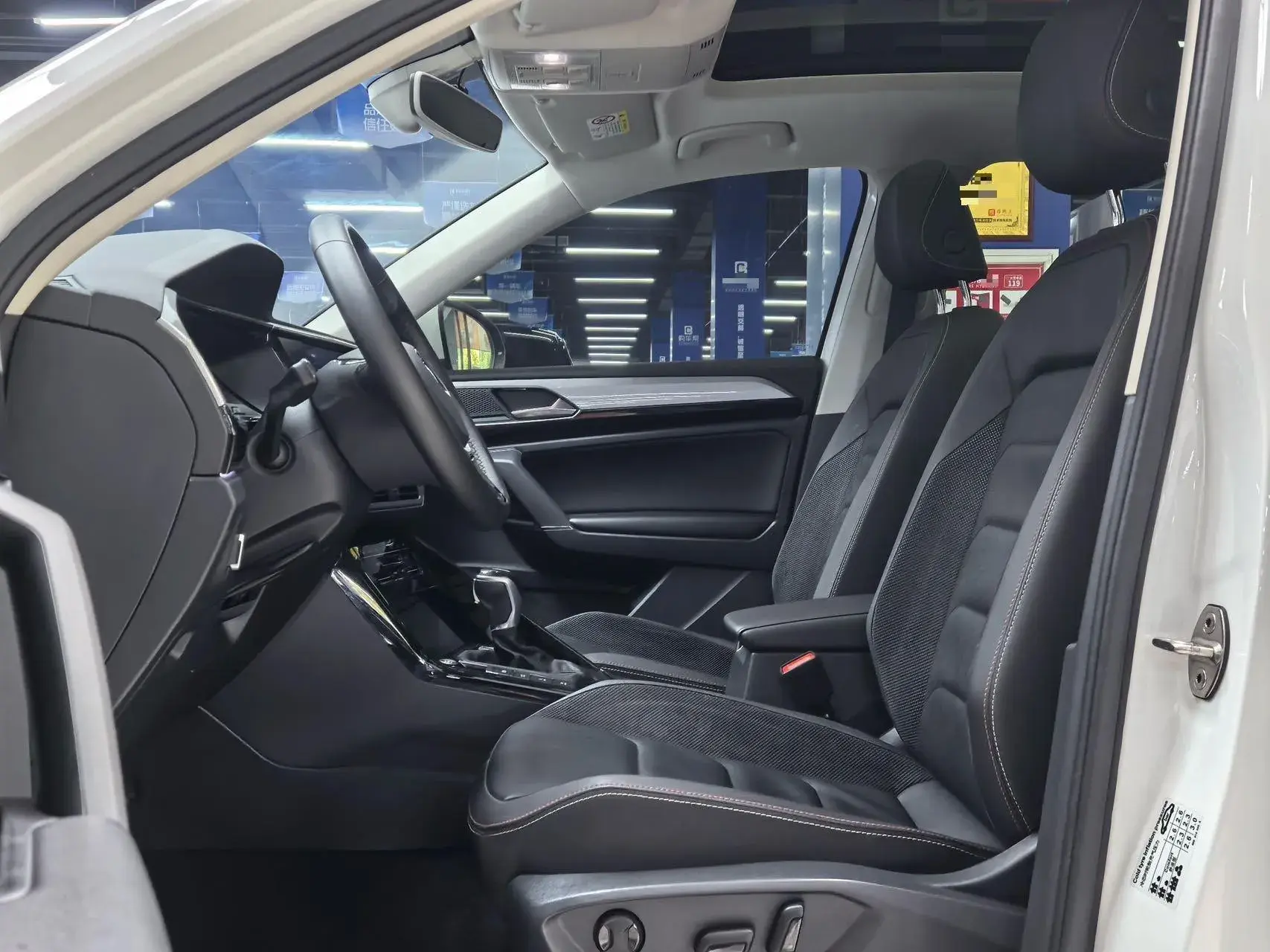 2020 VOLKSWAGEN TAYRON thumbnail 3