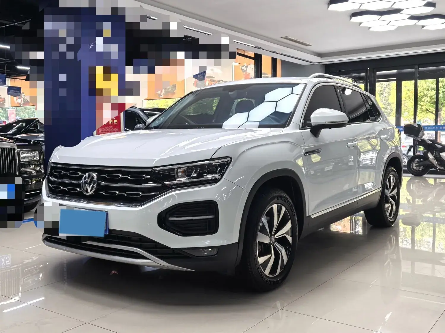 2020 VOLKSWAGEN TAYRON view 1