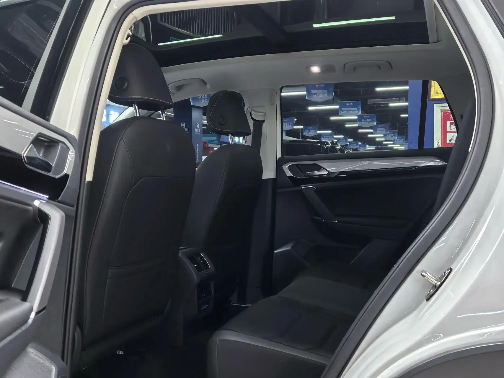 2020 VOLKSWAGEN TAYRON thumbnail 4