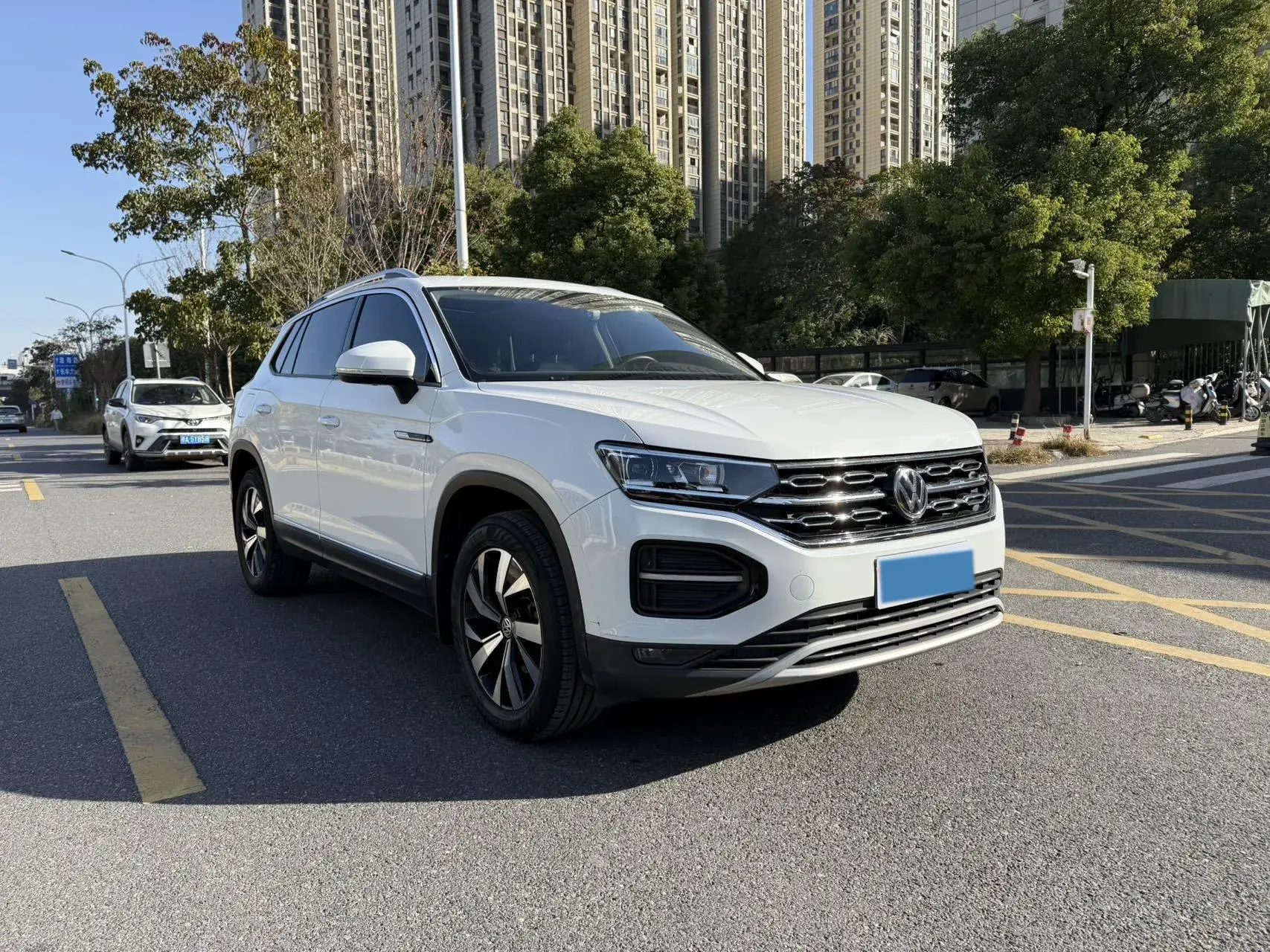 2022 VOLKSWAGEN TAYRON thumbnail 3