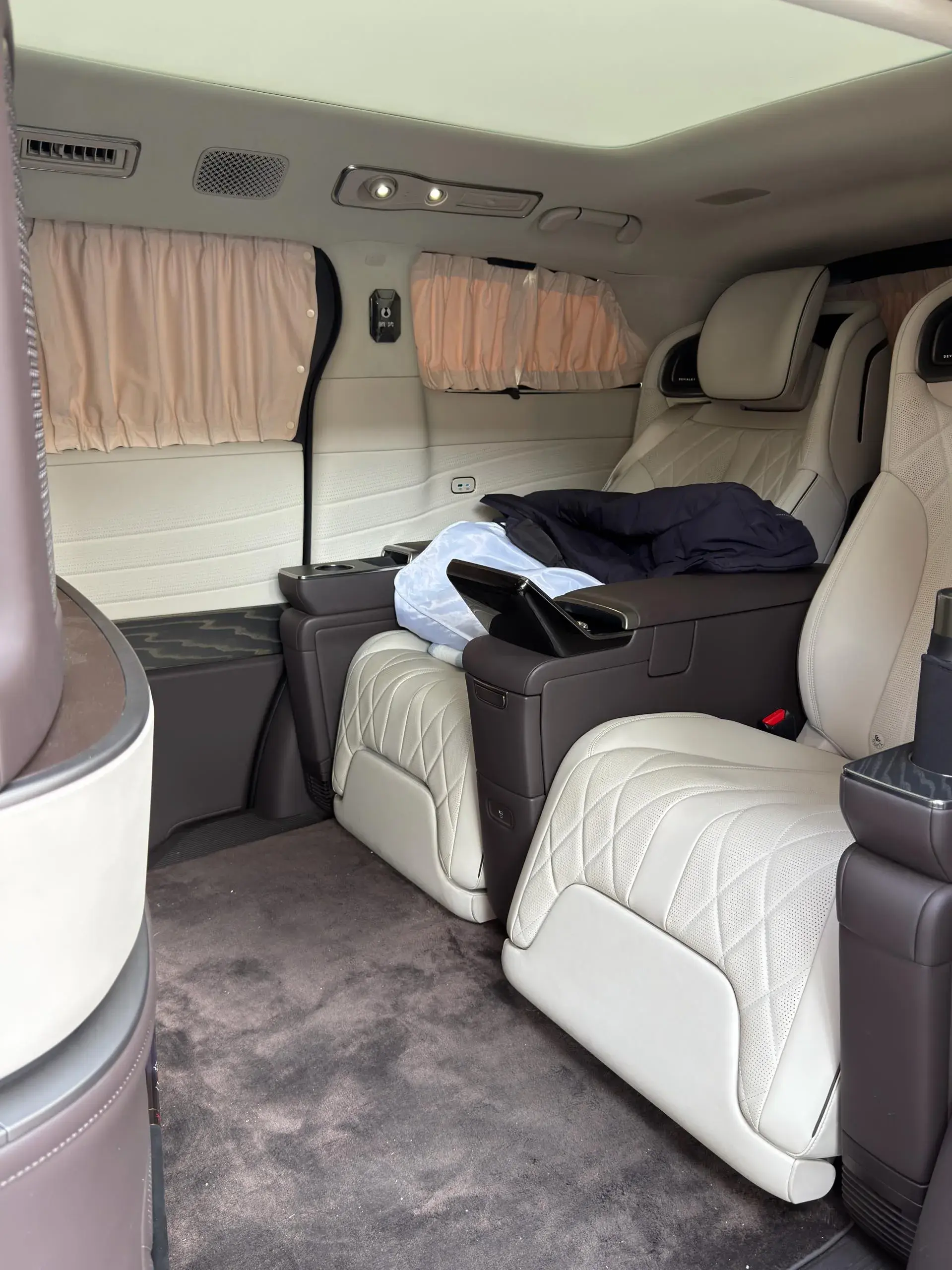 2024 DENZA D9 thumbnail 3