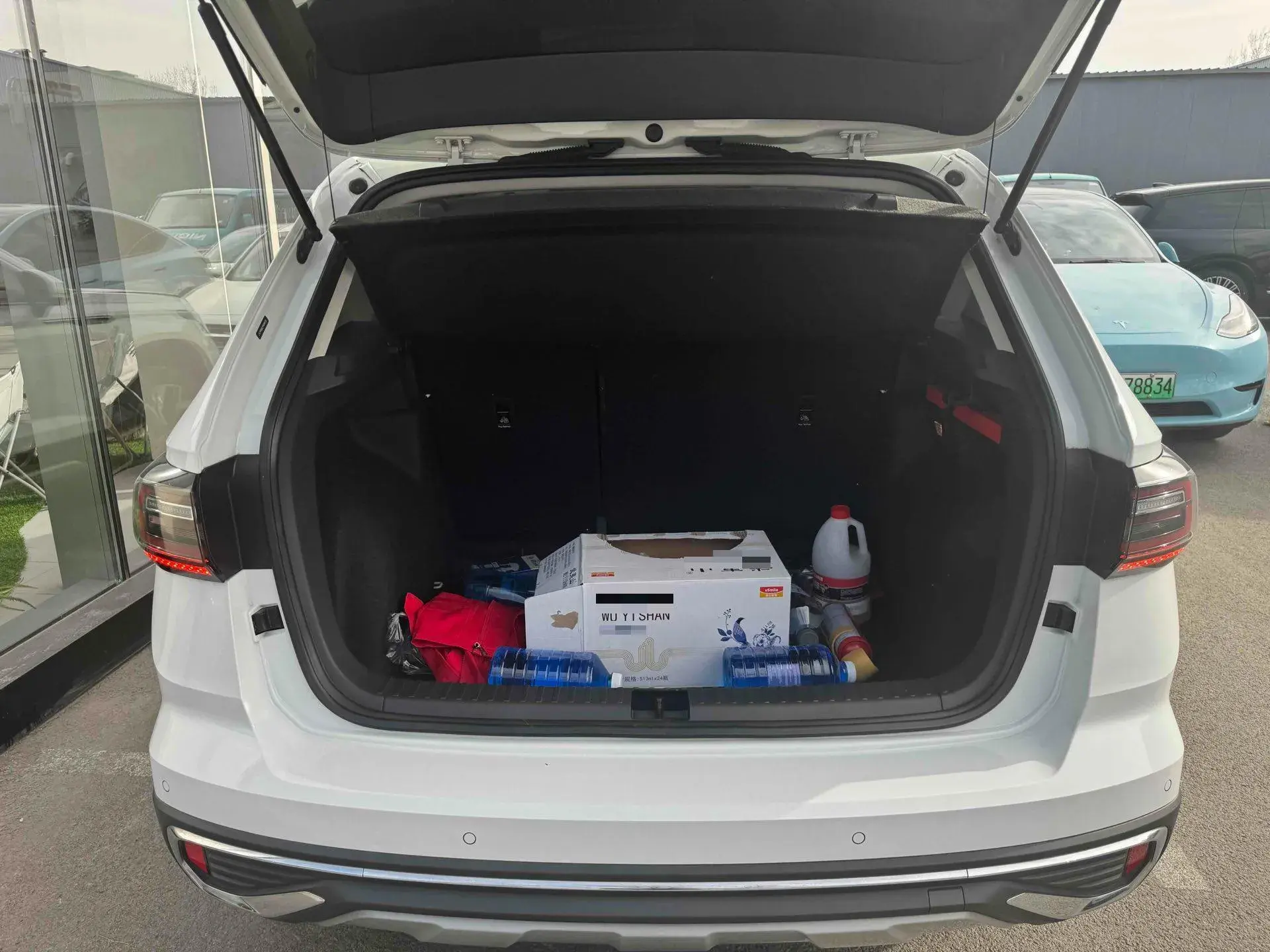 2023 VOLKSWAGEN THARU thumbnail 3