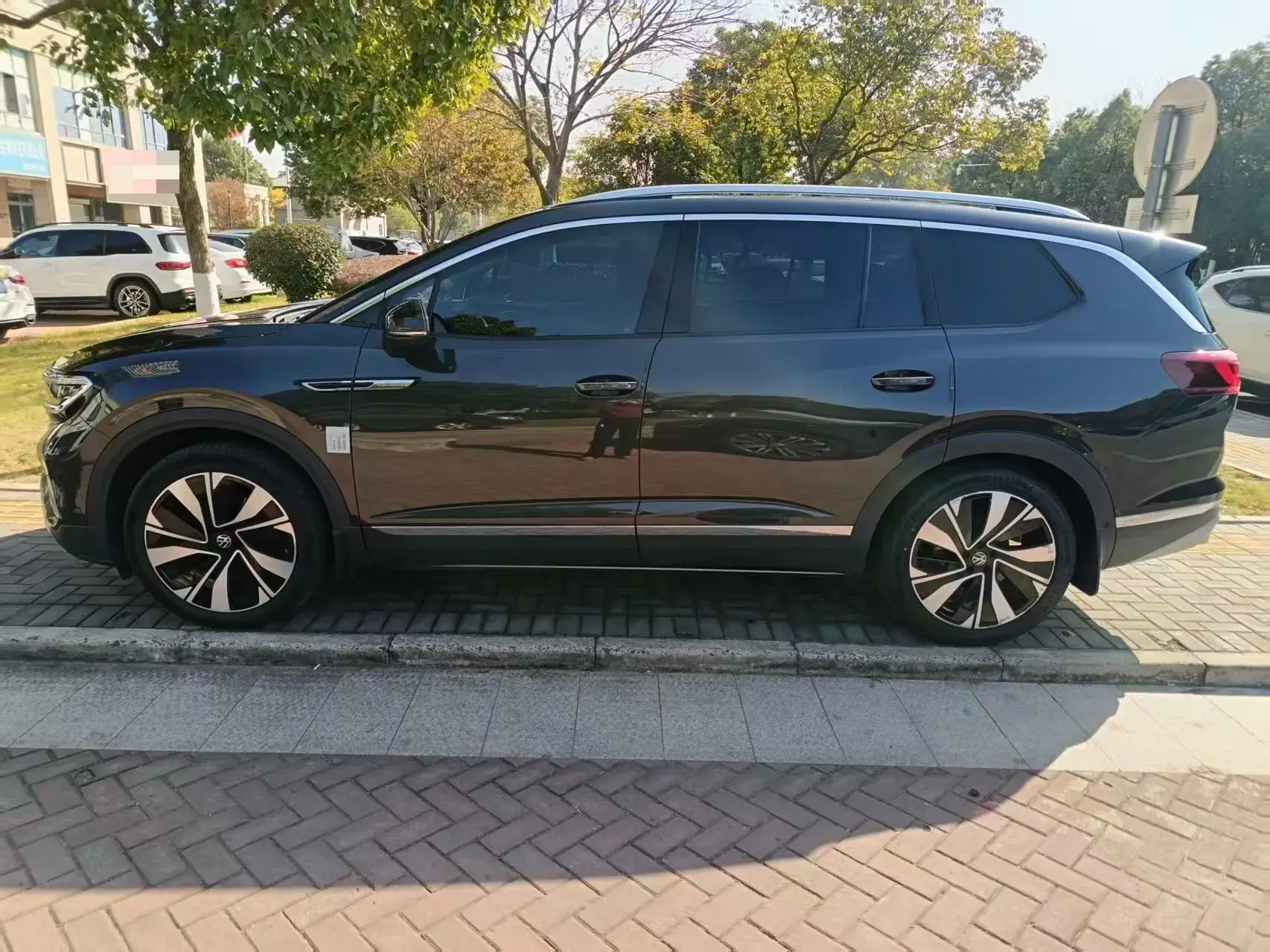 2023 VOLKSWAGEN TALAGON thumbnail 2