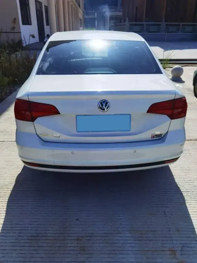 2019 VOLKSWAGEN BORA thumbnail 3