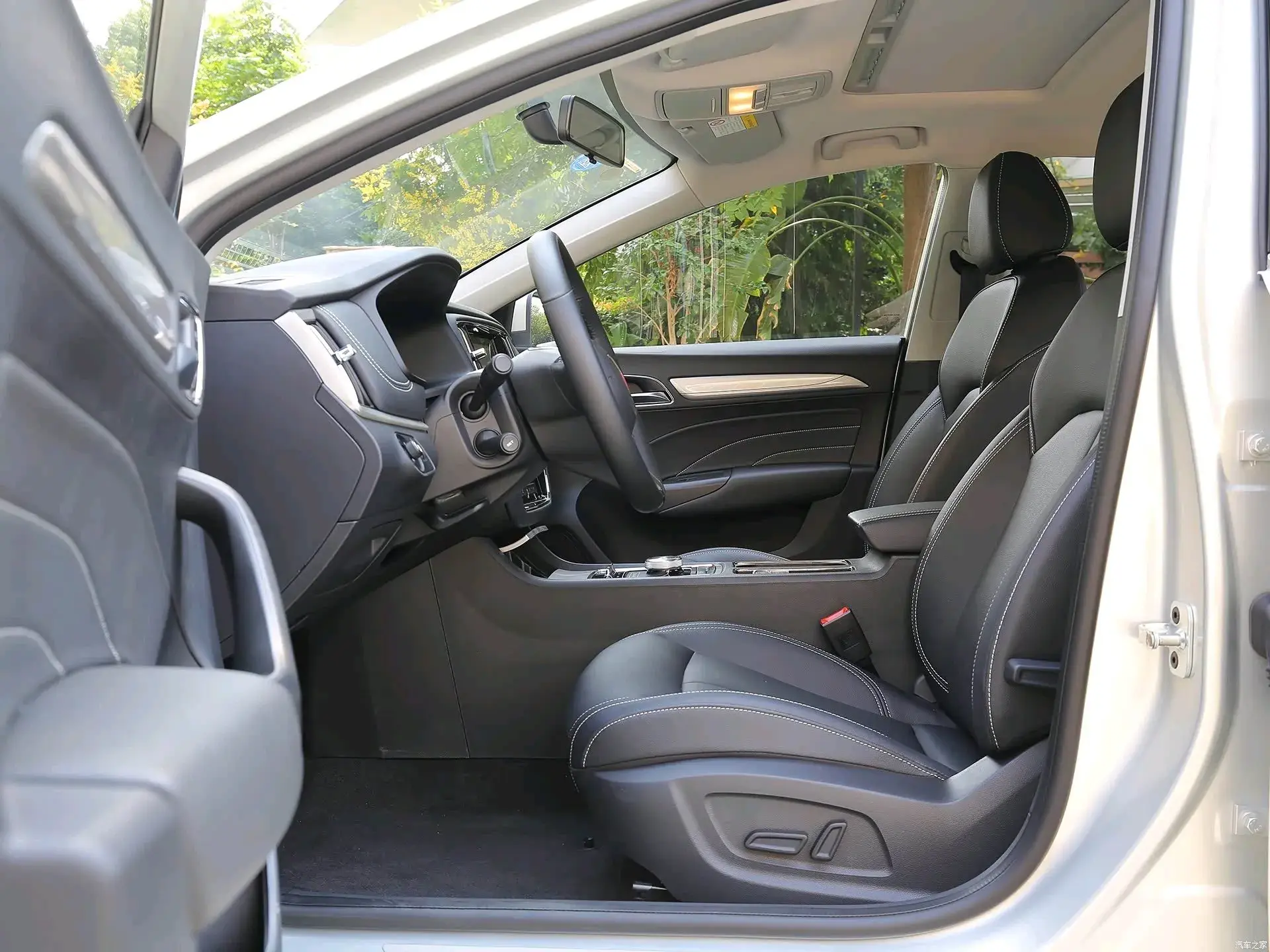 2019 ROEWE I6 thumbnail 2