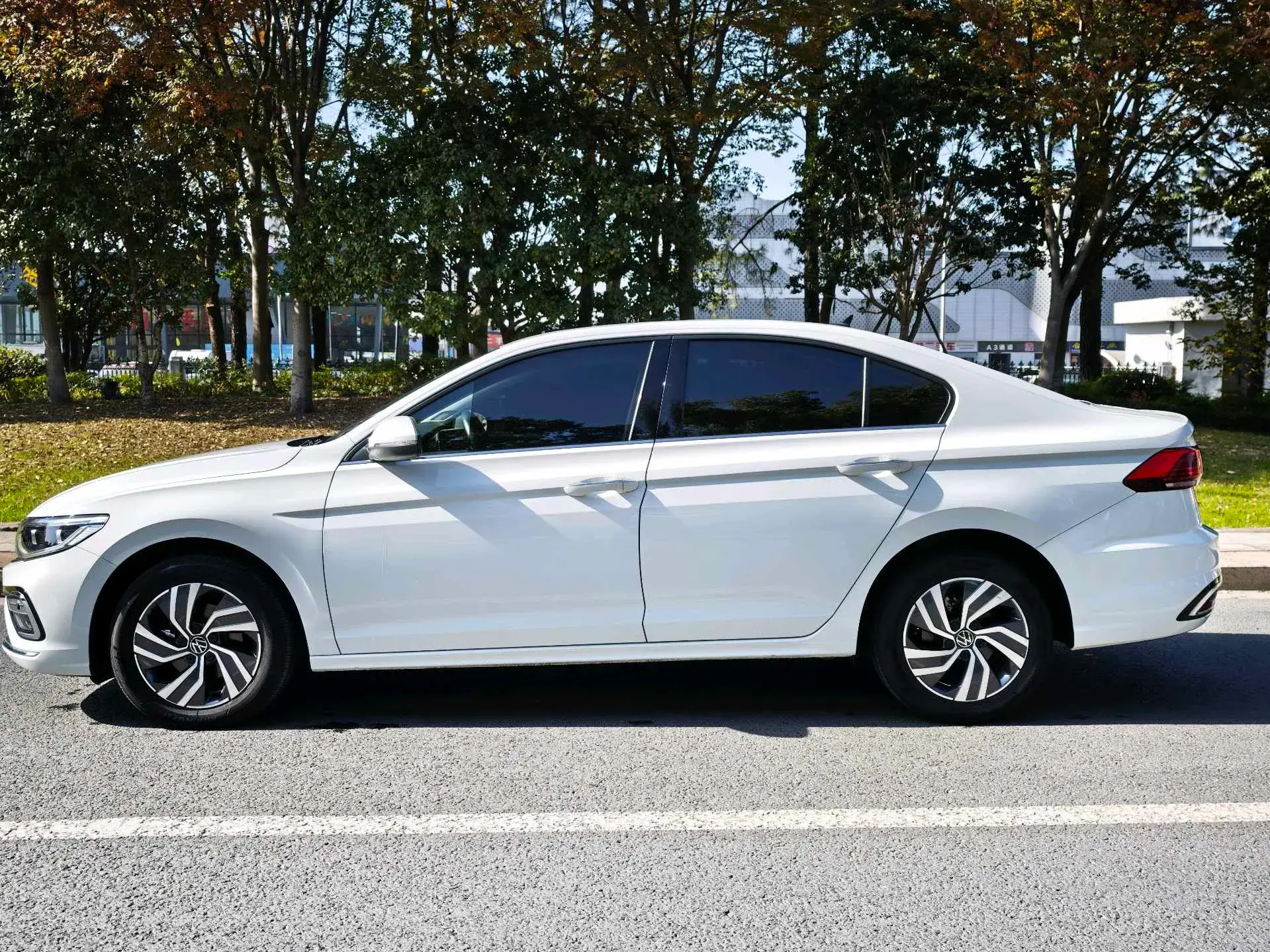 2022 VOLKSWAGEN ID.3 thumbnail 4