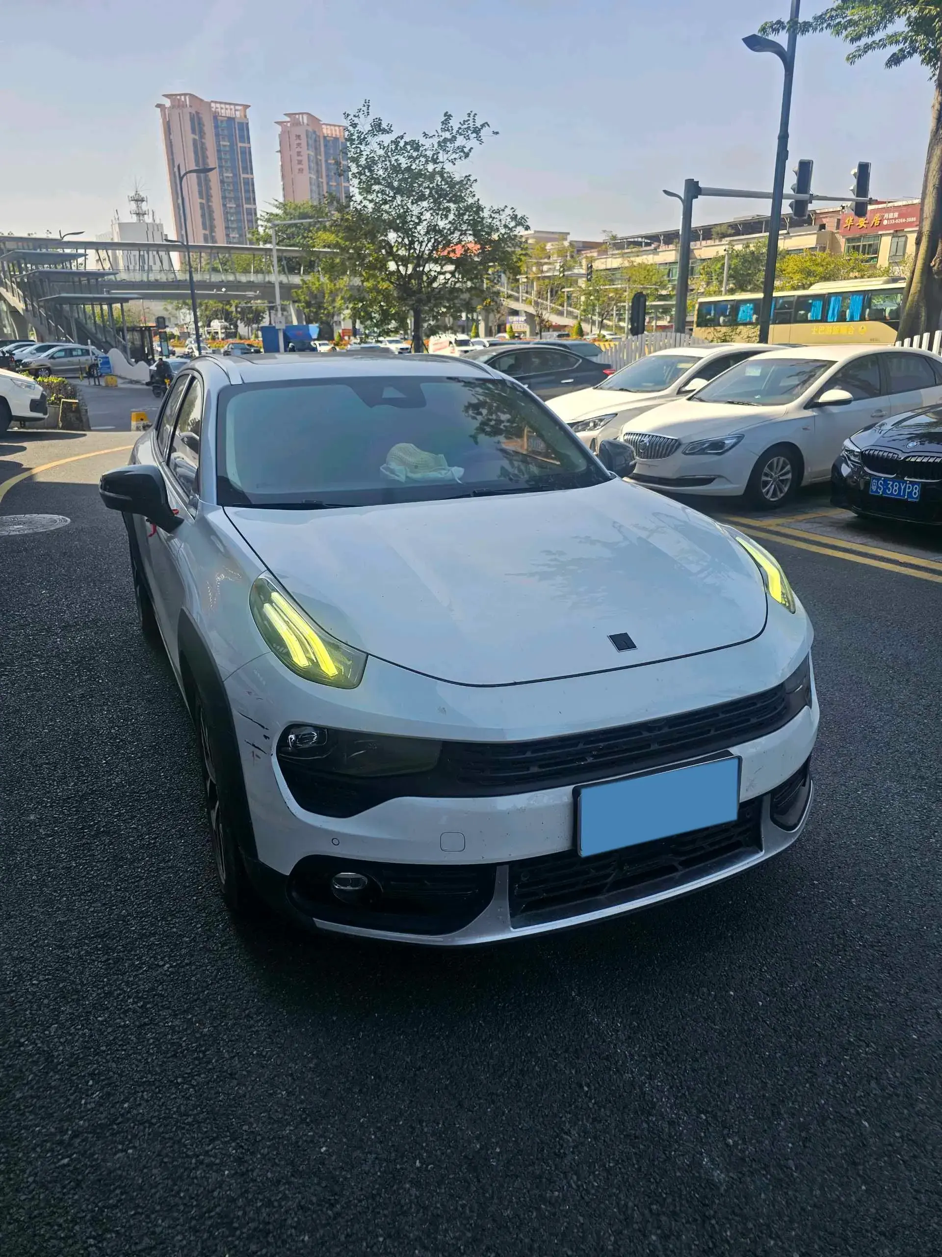 2018 LYNK&CO 02 thumbnail 2