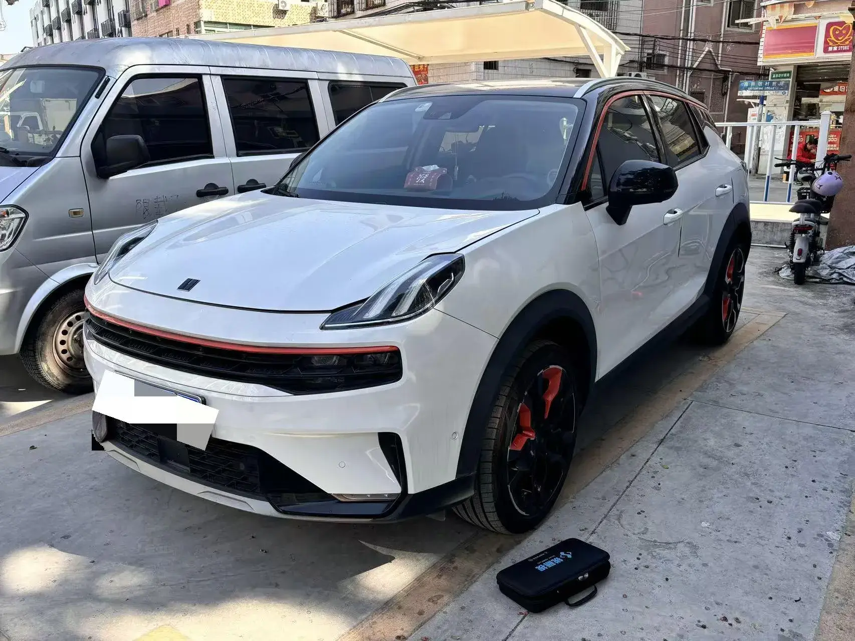 2020 LYNK&CO 06 view 1