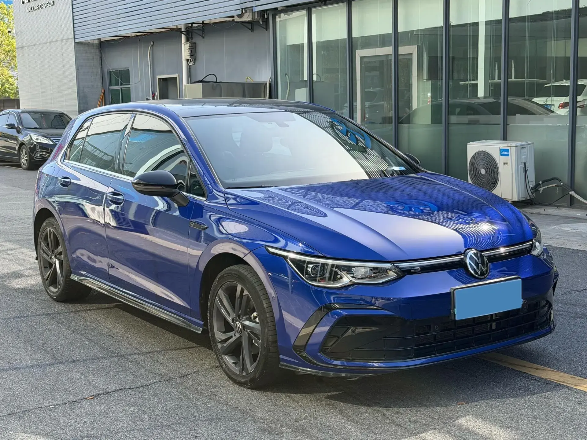 2023 VOLKSWAGEN GOLF thumbnail 3