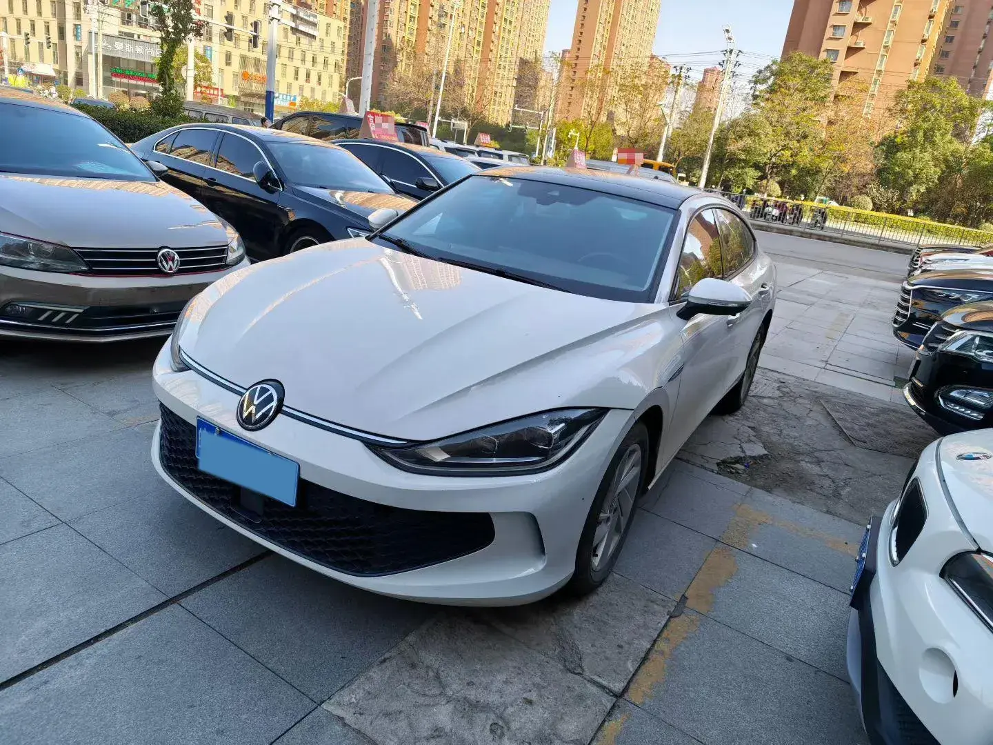 2023 VOLKSWAGEN LAMANDO view 1