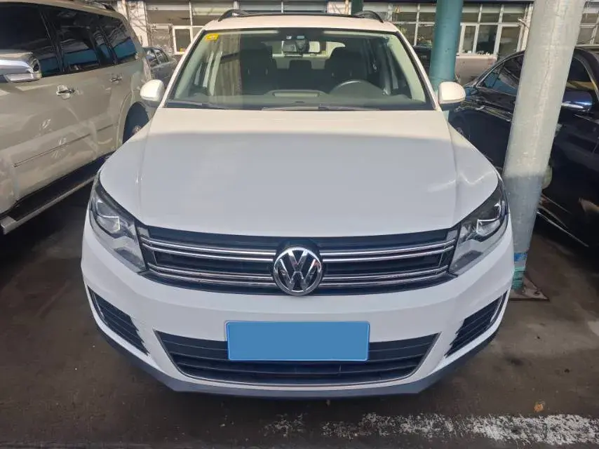 2016 VOLKSWAGEN TIGUAN thumbnail 2