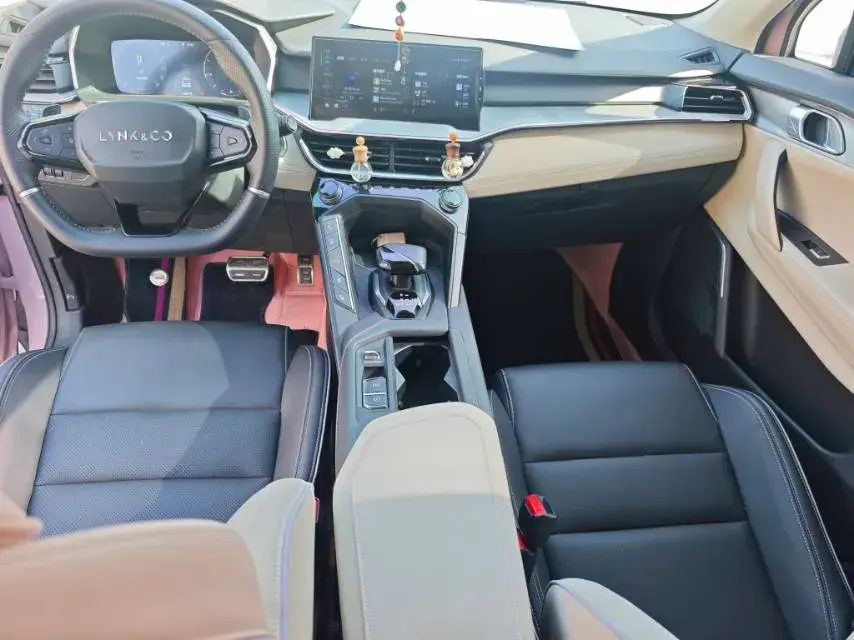 2022 LYNK&CO 06 thumbnail 4