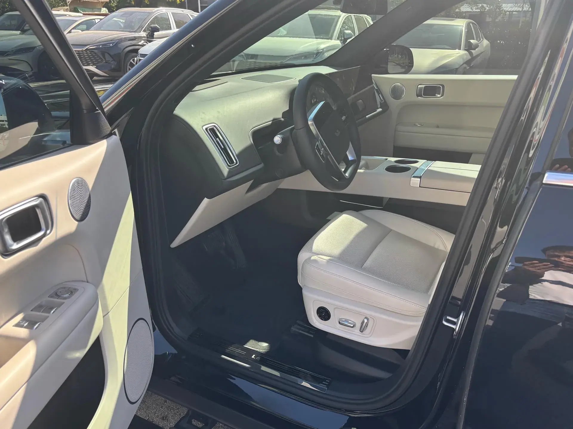 2024 LI L6 thumbnail 3