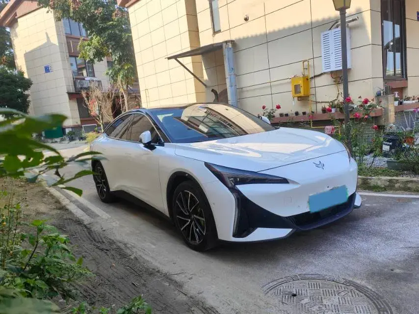 2024 ARCFOX ΑS5 thumbnail 3