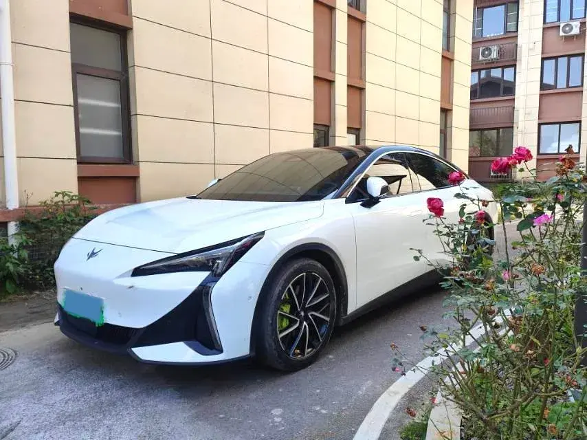 2024 ARCFOX αS5 BEV 65KWH