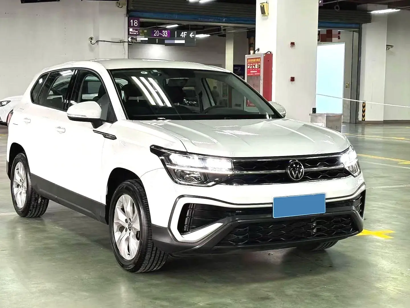 2023 VOLKSWAGEN THARU thumbnail 3