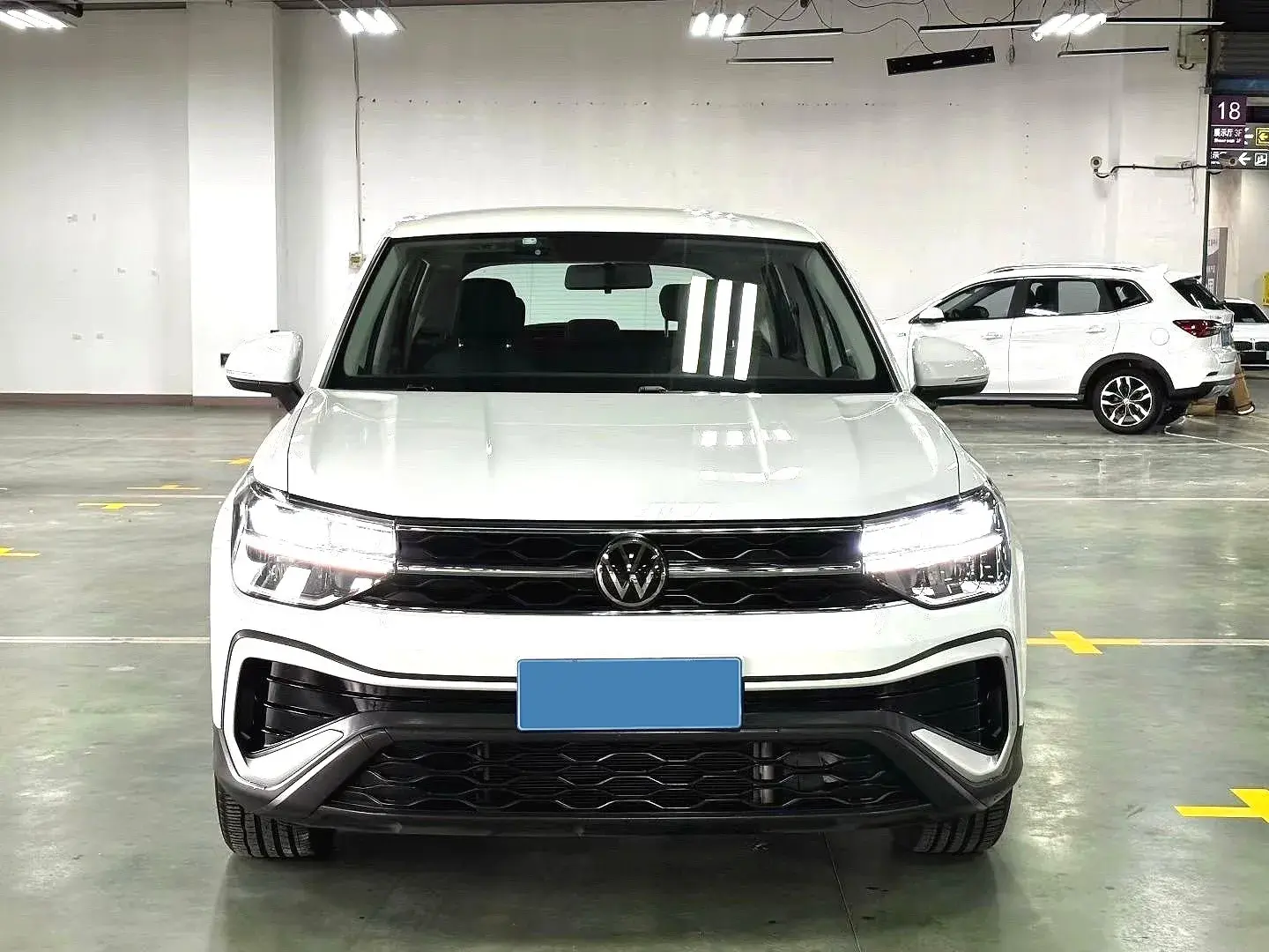 2023 VOLKSWAGEN THARU thumbnail 2