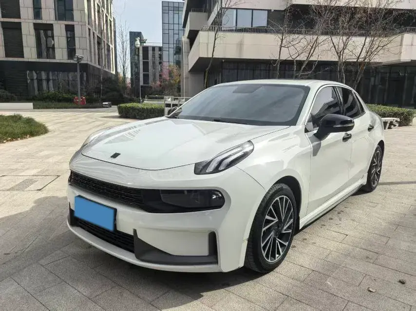 2021 LYNK&CO 03 view 1