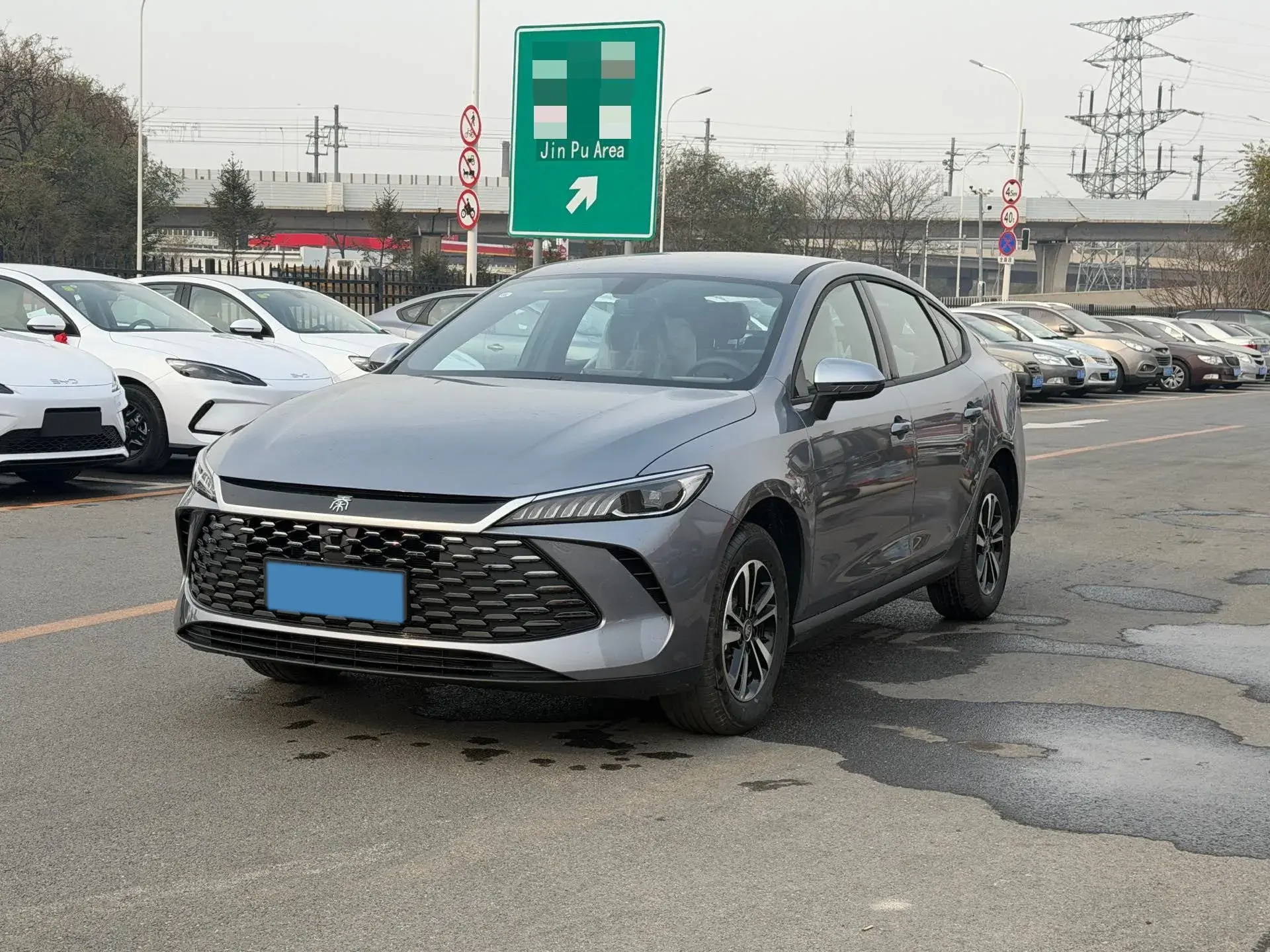 2025 BYD QIN view 1