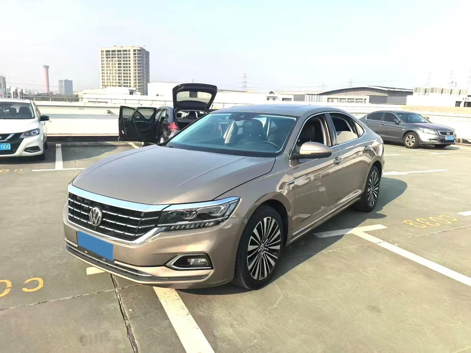 2019 VOLKSWAGEN PASSAT view 1