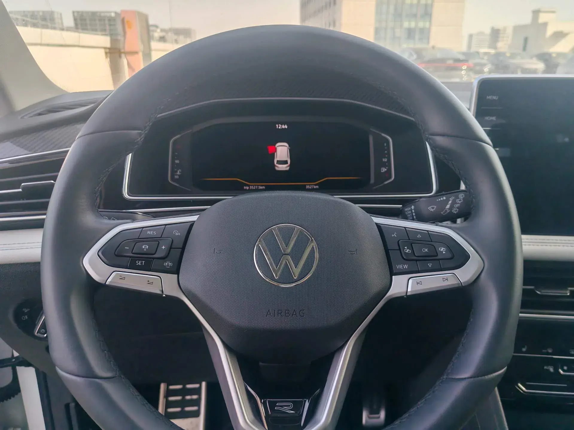 2024 VOLKSWAGEN TIGUAN thumbnail 4