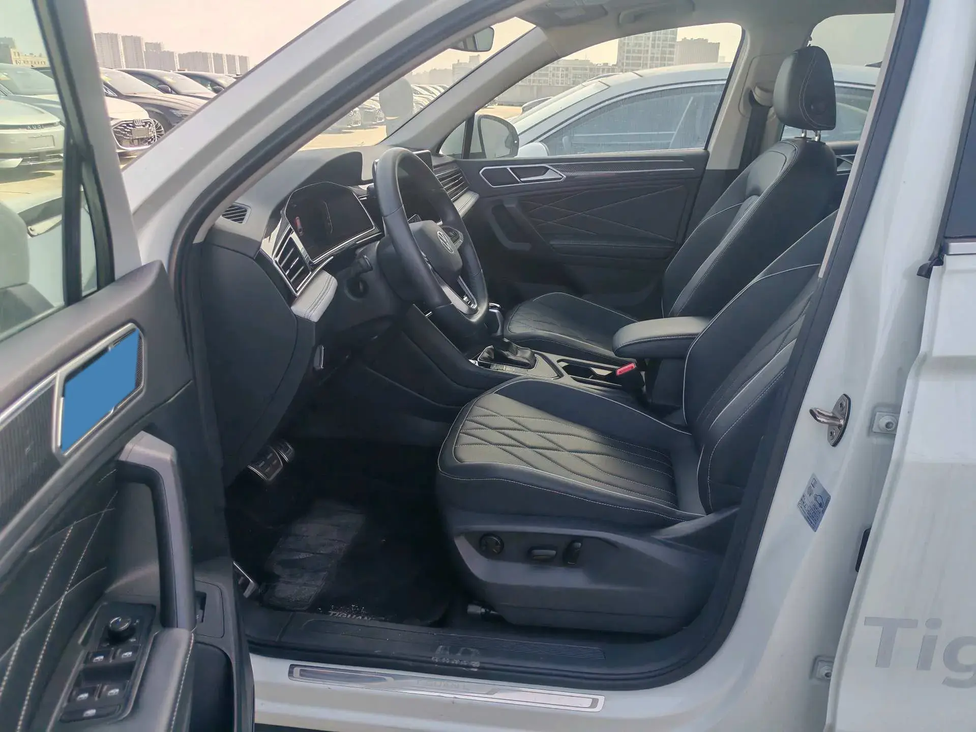 2024 VOLKSWAGEN TIGUAN thumbnail 2