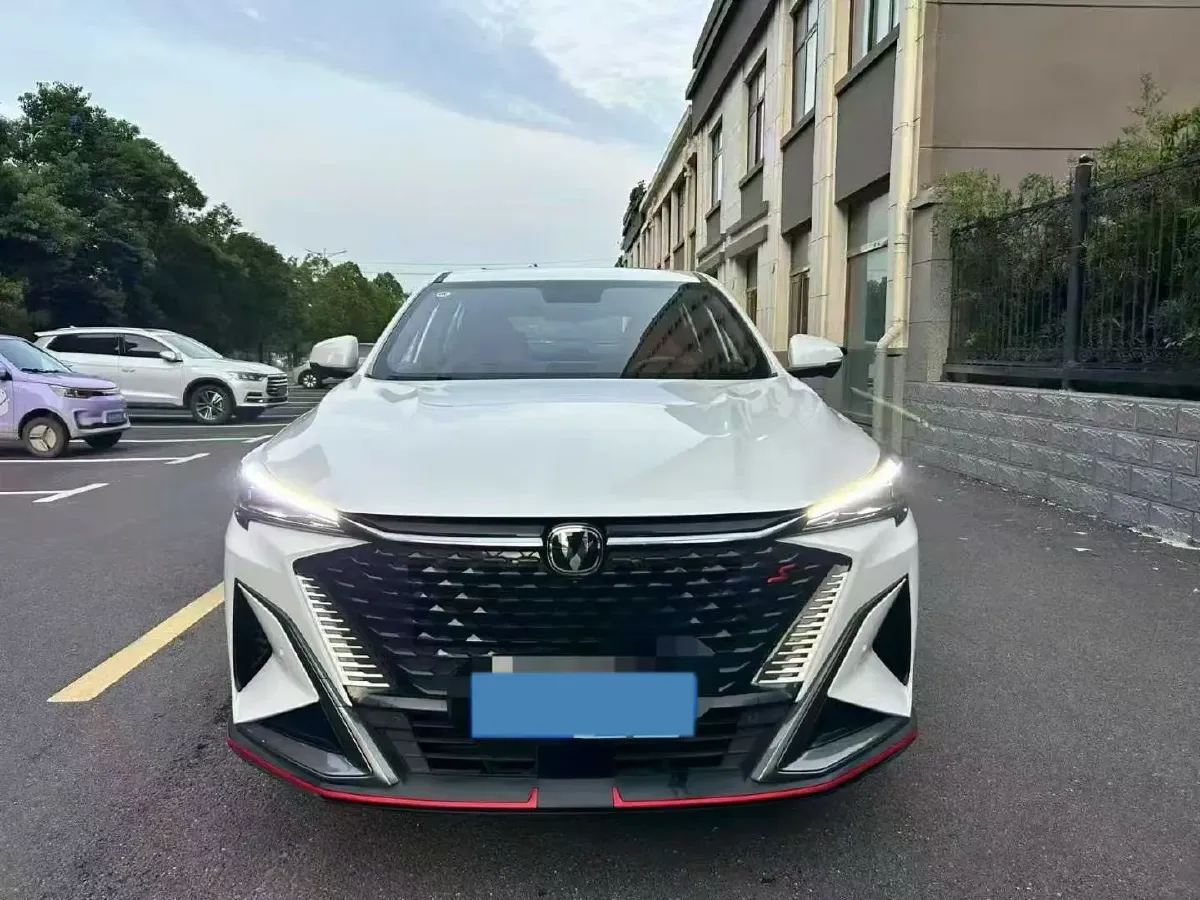 2025 ChangAn X5 PLUS 1.5T 188HP L4 7DCT,autocango,china used car exporter,china ev exporter,chinese used car exporter,chinese used ev exporter