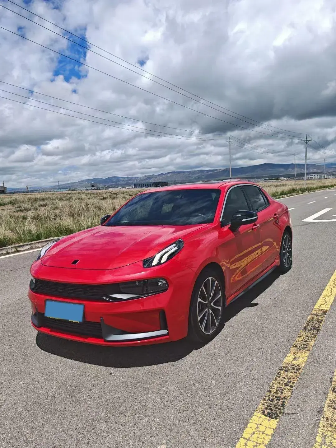 2019 LYNK&CO 03 view 1