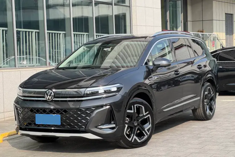 2023 VOLKSWAGEN TALAGON view 1