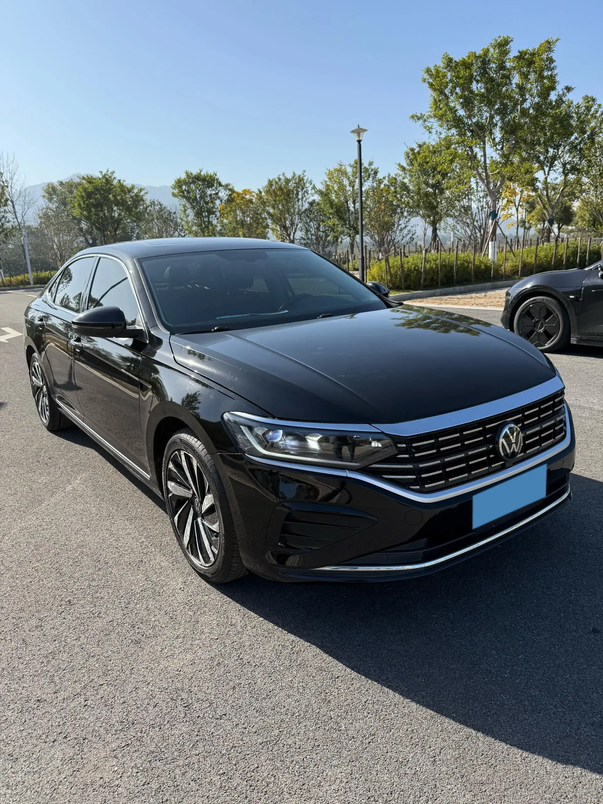 2023 VOLKSWAGEN PASSAT thumbnail 3