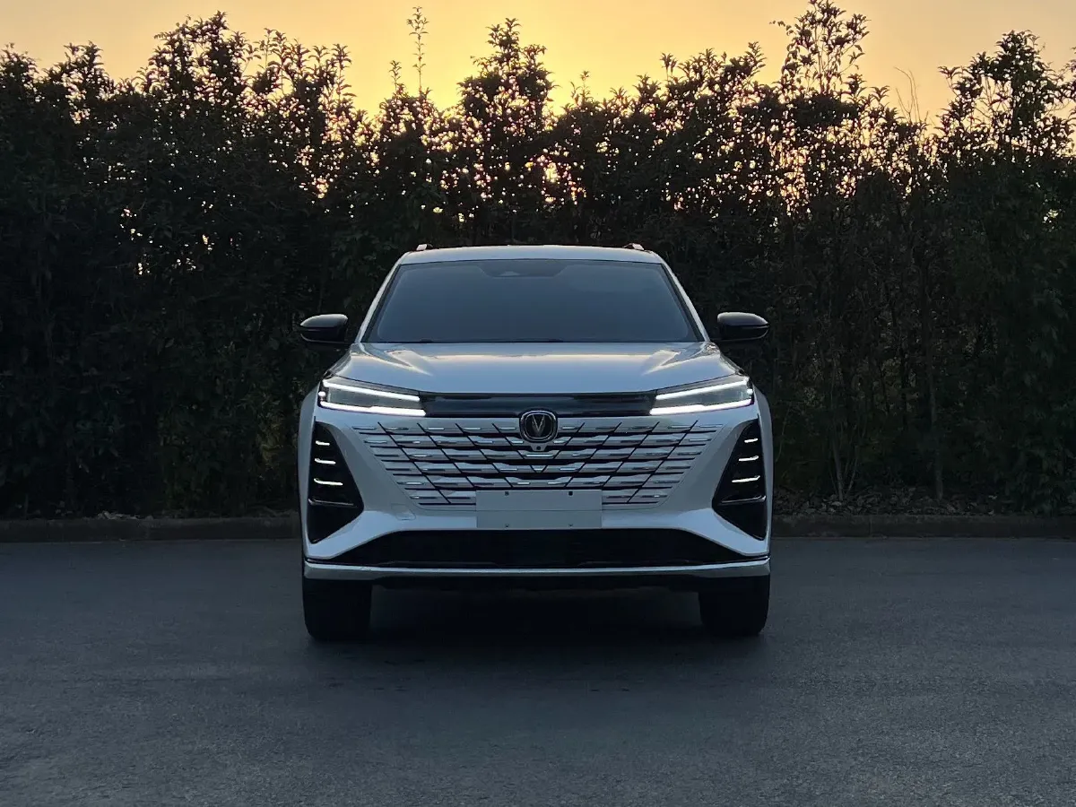 2023 ChangAn CS75 Plus iDD 1.5T 170HP L4 6TCT PHEV 28.39KWH,autocango,china used car exporter,china ev exporter,chinese used car exporter,chinese used ev exporter