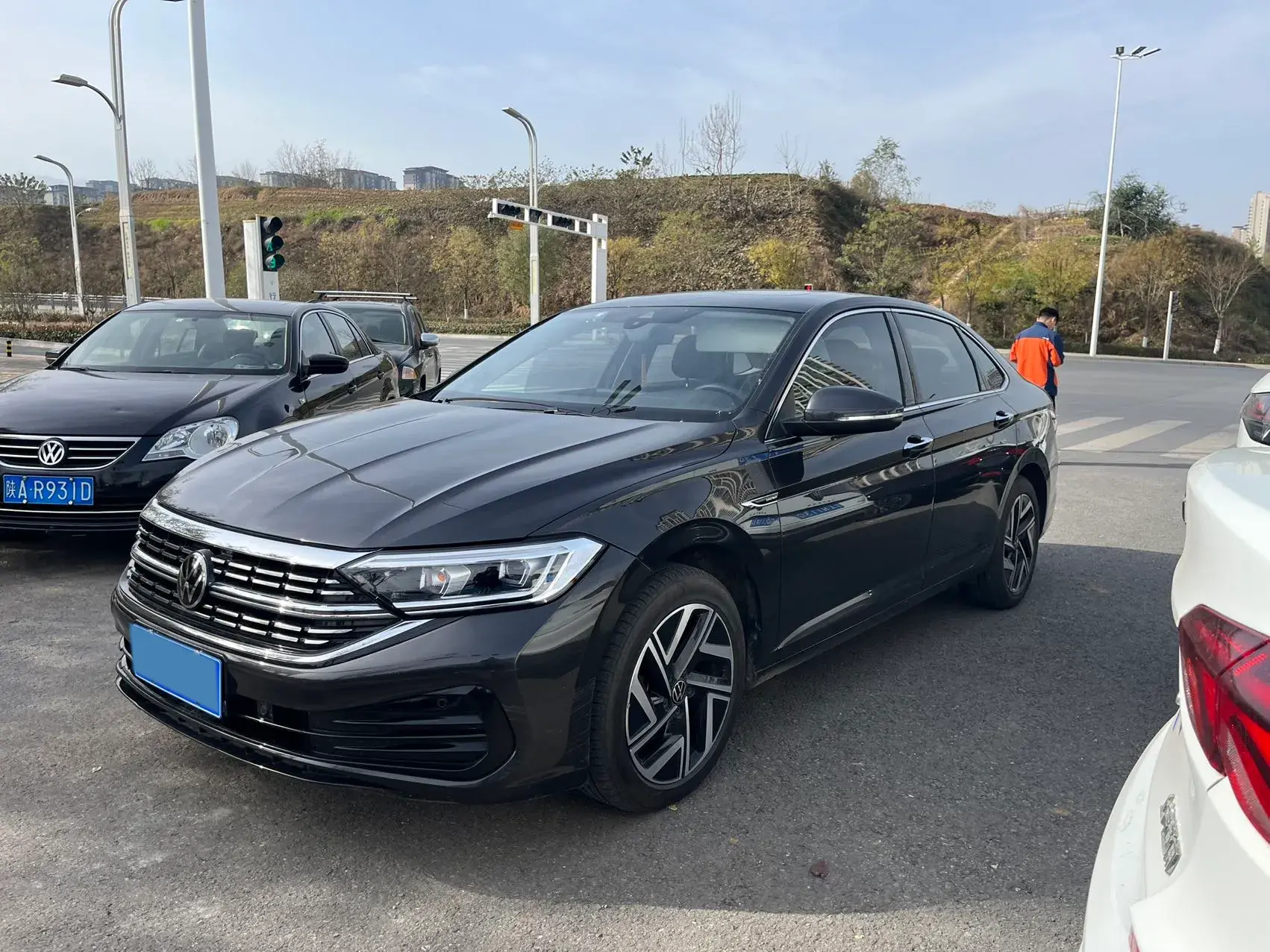 2023 VOLKSWAGEN SAGITAR view 1